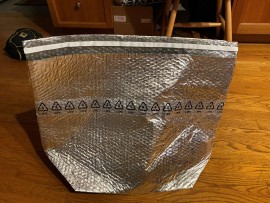 picture of insulated shipping pouch